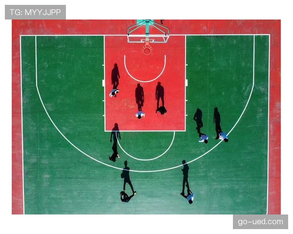 详解篮球规则中阻挡犯规与防守站位的判定标准